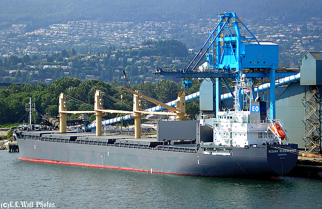 "Regina Oldendorff" -- loading in Vancouver