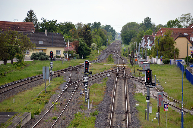 Bahnstrecke Lauterburg-Strassburg beim Bahnhof Herrlisheim