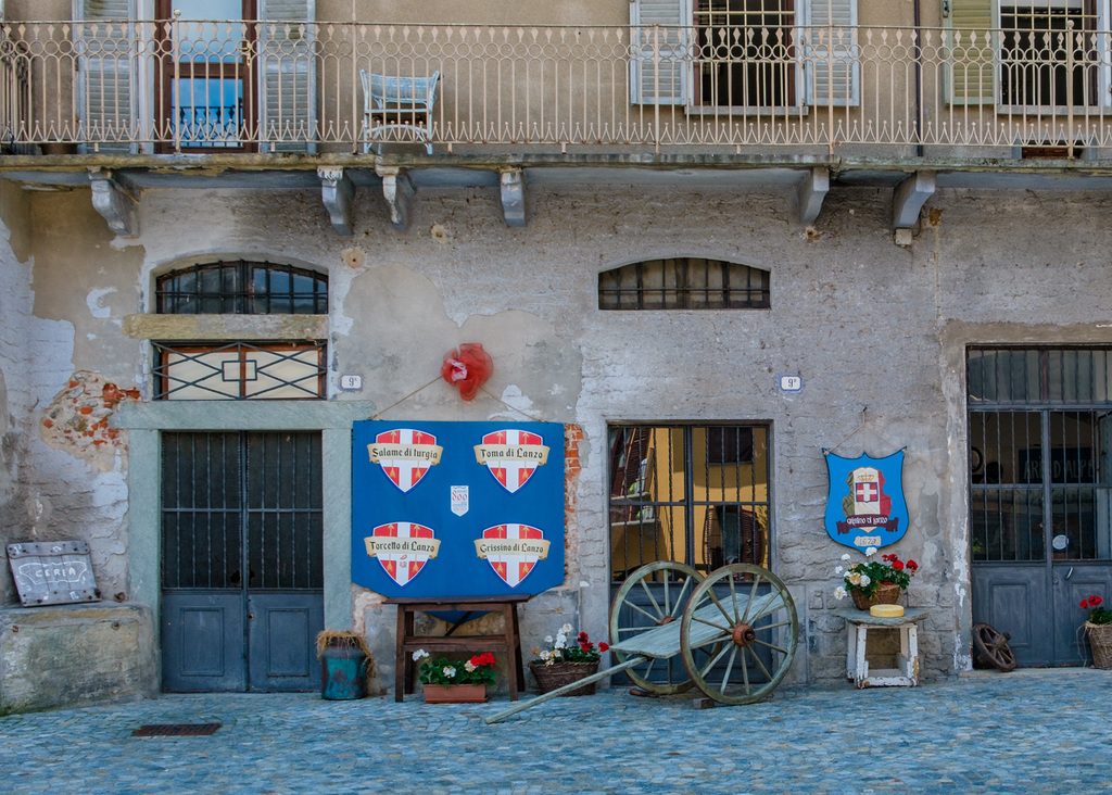 Piazza Galenga, Lanzo Torinese, Piemont, Italy