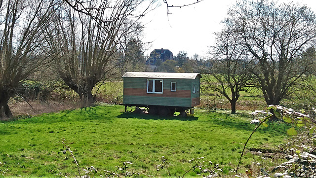 Ohne nähere Nachbarn.