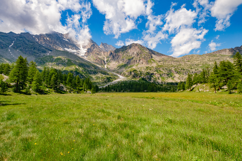 Hiking path to Lago di Dres