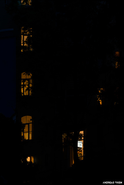 abendlicher Hinterhof