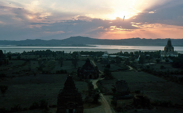 Sonnenuntergang in Bagan am Irrawady