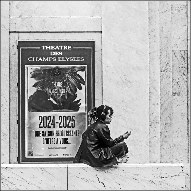 En attendant l'ouverture du théâtre En attendant l'ouverture du théâtre