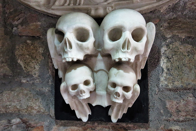 st blazey's church, cornwall (26)detail of skulls on the tomb of henry scovell +1727 by weston