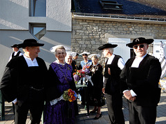 la tradition en costumes bretons