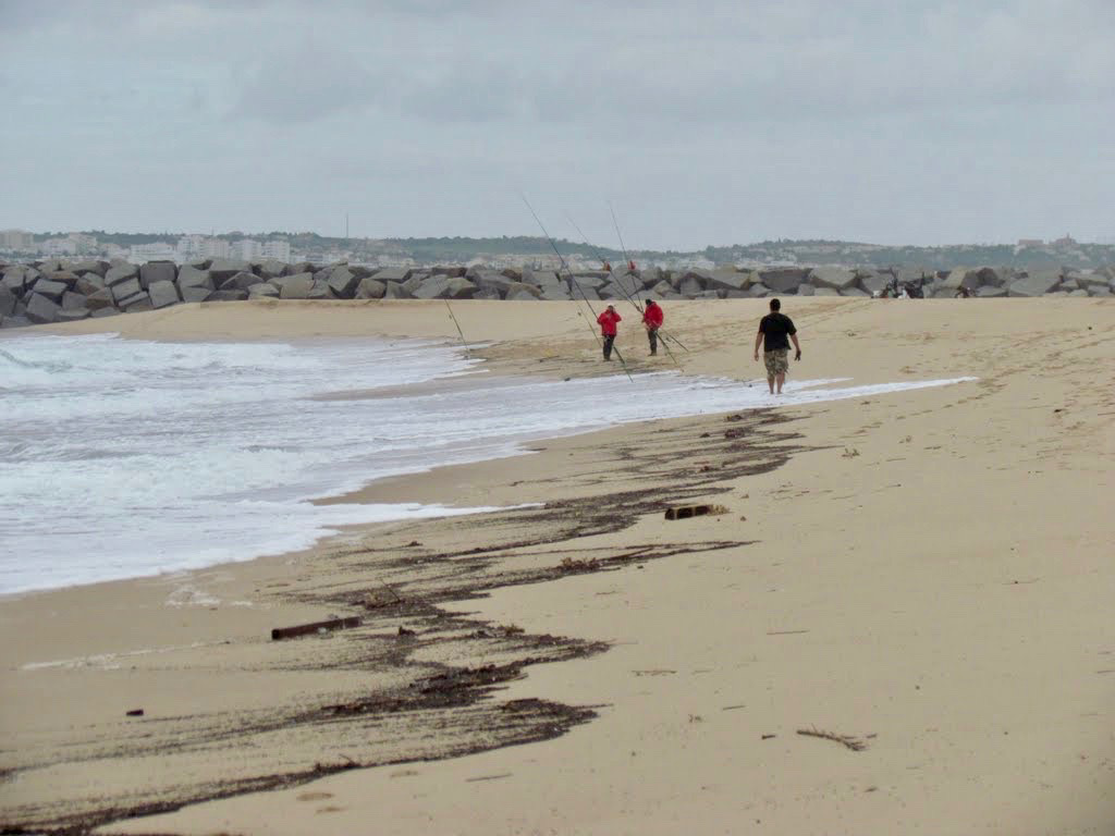 Pescadores near breakwater, Alvor (2011)