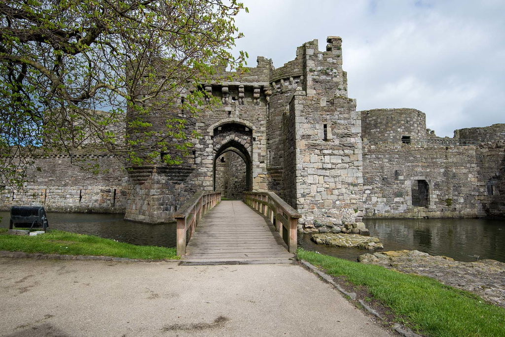 Beaumaris castle gatehouse