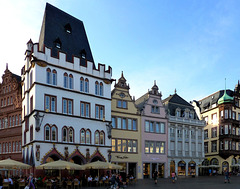 DE - Trier - Hauptmarkt, Steipe building in the foreground