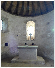 L'intérieur de la Chapelle de Lannouée à Yvignac La Tour (22)