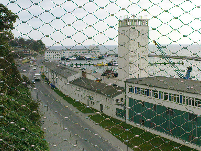 Blick von der neuen Brücke auf die alten Fischhallen