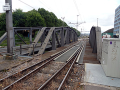 Einsenbahnbrücken als Verbing über den Fluss Birs vom Güterbahnhof  Kleinhüninhen zu den Hafenanlagen