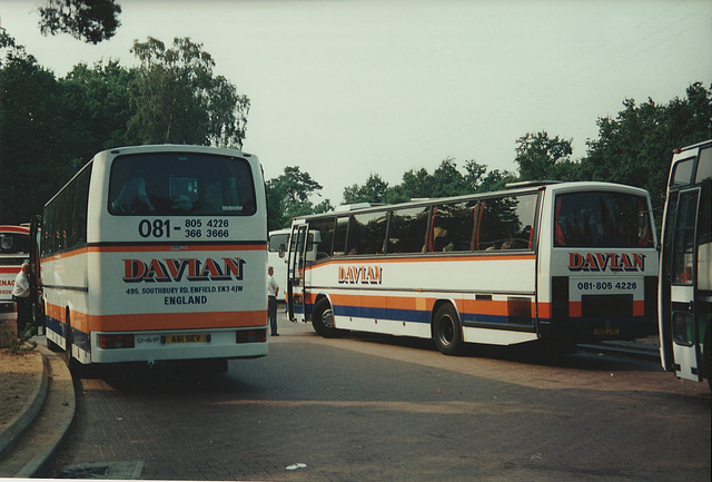 Davian Coaches A61 SEV and D29 CAC at Barton Mills - 19 Aug 1995 (281-02)
