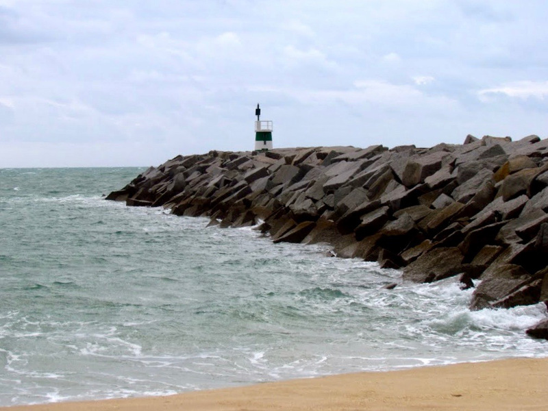 Breakwater where Ria de Alvor meets the sea. (2011)