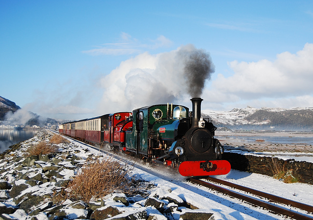 Blanche & Prince crossing the Cob at Porthmadog