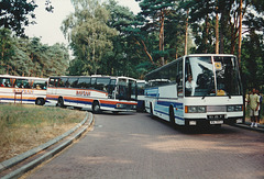 Coaches at the Barton Mills Picnic Area - 19 Aug 1995 (280-35)