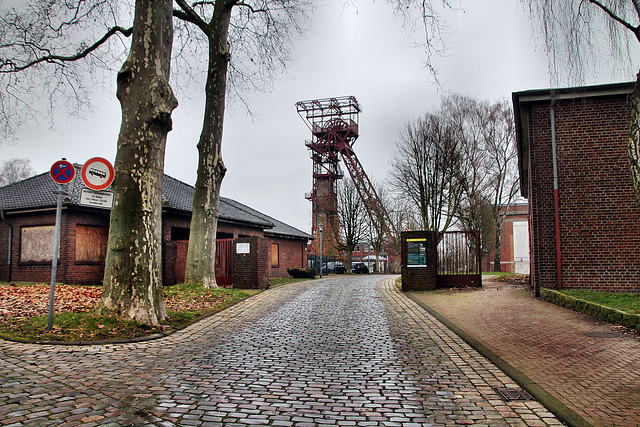 Einfahrt zur ehemaligen Zeche Zollverein 3/7/10 (Essen-Schonnebeck) / 21.01.2023