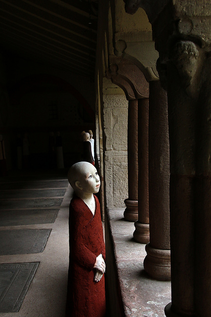 Une observation d'un bon quart d'heure avant de comprendre que c'était une statue . Je me disais aussi .....