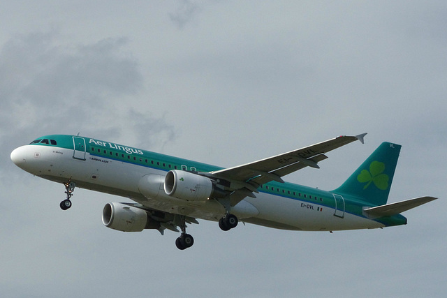 EI-DVL approaching Heathrow - 6 June 2015