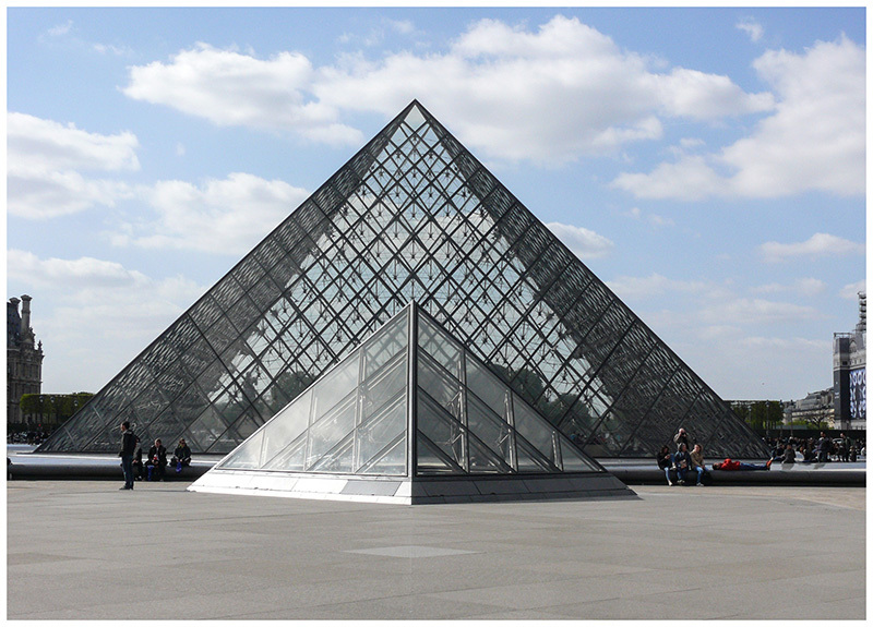 ROCO-01-pyramide du louvre-