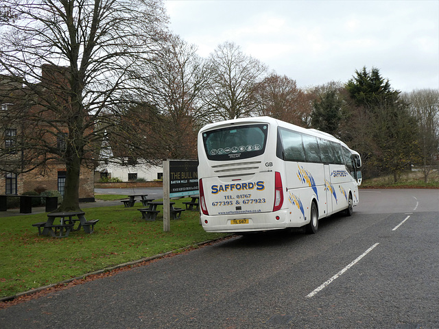 Safford’s Coaches TIL 5417 (YN62 DXW) at The Bull Inn, Barton Mills - 7 Dec 2021 (P1100145) Safford’s Coaches TIL 5417 (YN62 DXW) at The Bull Inn, Barton Mills - 7 Dec 2021 (P1100145)