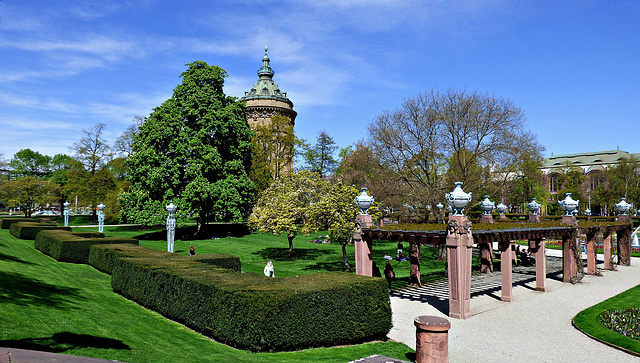 Wasserturm mit Park