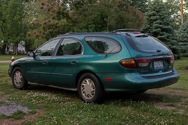 1996 Ford Taurus GL Station Wagon