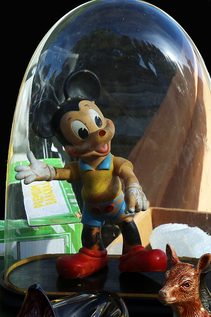 Mickey n'a pas compris l'expression se taper la cloche Mickey n'a pas compris l'expression se taper la cloche