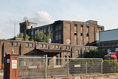 Blick zur alten Papierfabrik Hermes (Düsseldorf-Hafen) / 30.09.2016