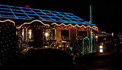 DE - Bornheim - Weihnachtlich geschmücktes Haus in Merten
