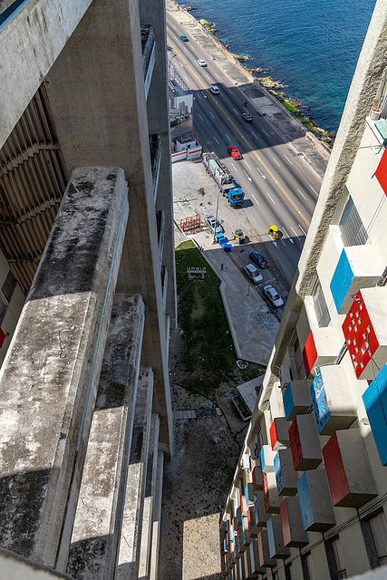 Edificio Girón - down to the Malecon