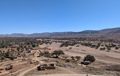Paysage désertique en région montagneuse
