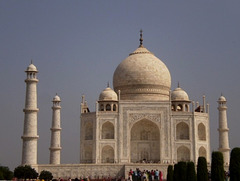 Taj Mahal (17th century).