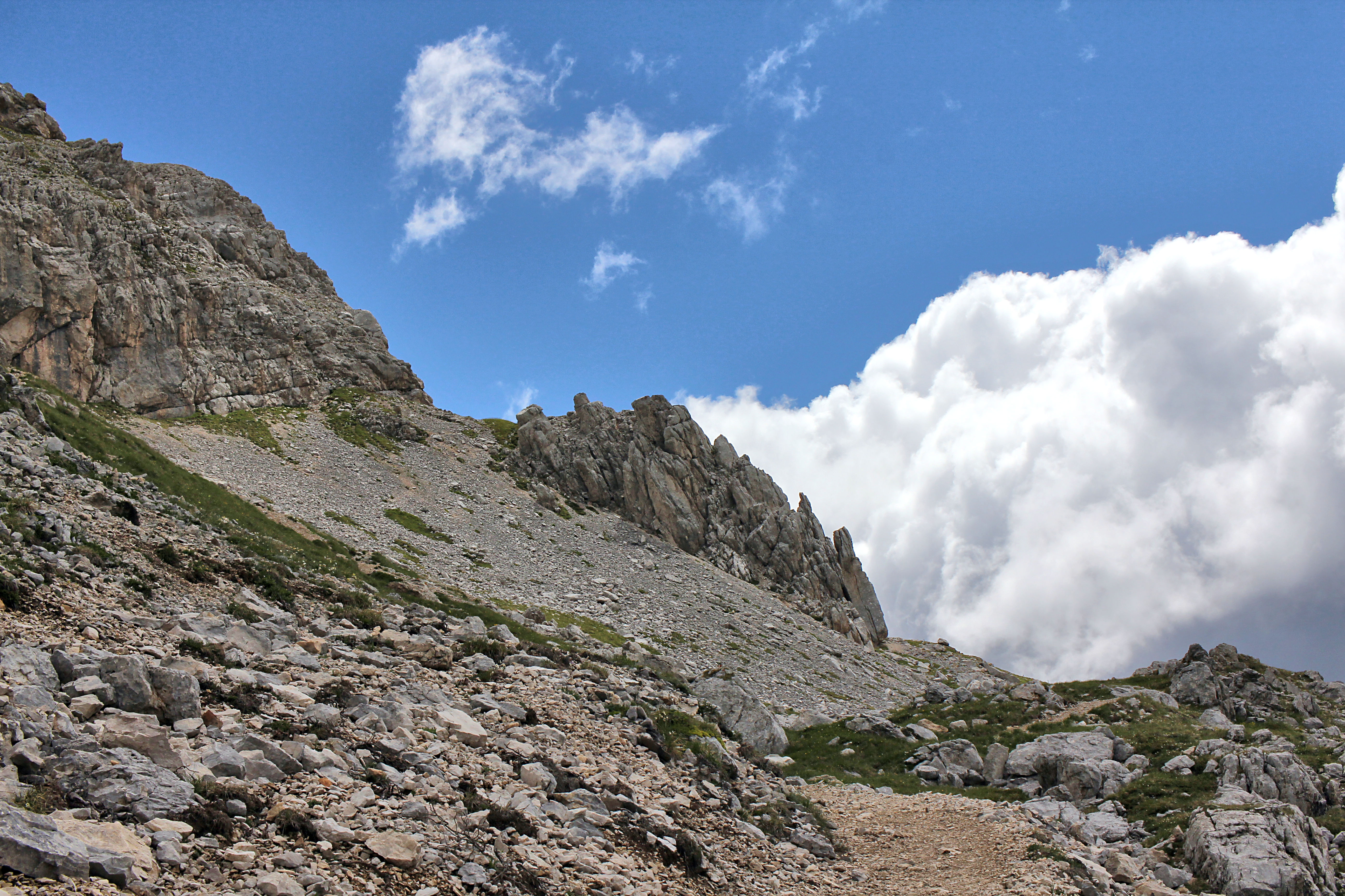 Wanderung am Latemar zwischen Sonne und Wolken  (Pic in Pic)