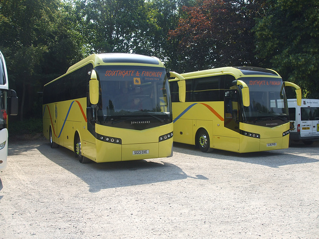 DSCF3198 Southgate and Finchley Coaches SG13 OXE and SJ15 PVD at Leeds Castle - 6 Jul 2018