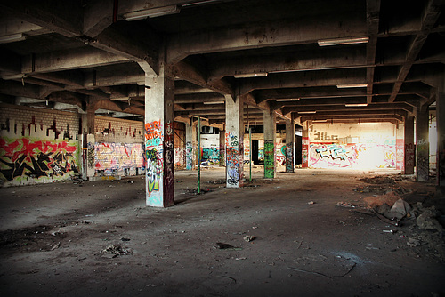 Verwaiste Werkshalle (Papierfabrik Hermes, Düsseldorf-Hafen) / 30.09.2016
