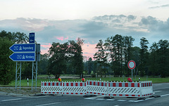 Fence Fence Fence auf dem Autobahnzubringer