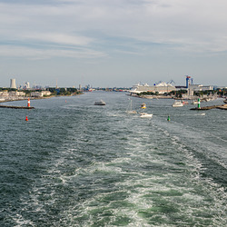 Hafenausfahrt Warnemünde
