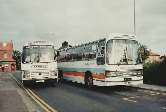 Sanders Coaches GFH 6V and SJI 1619 (RJU 259W) in Sheringham – 7 Aug 1995