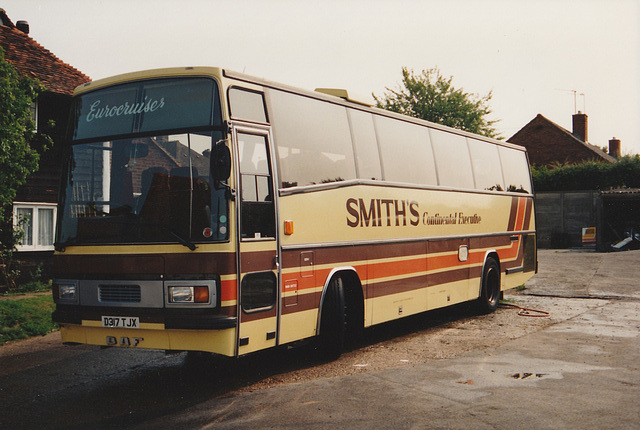 Smith’s Coaches D317 TJX at the Buntingford yard – 25 Jun 1992 (165-12)