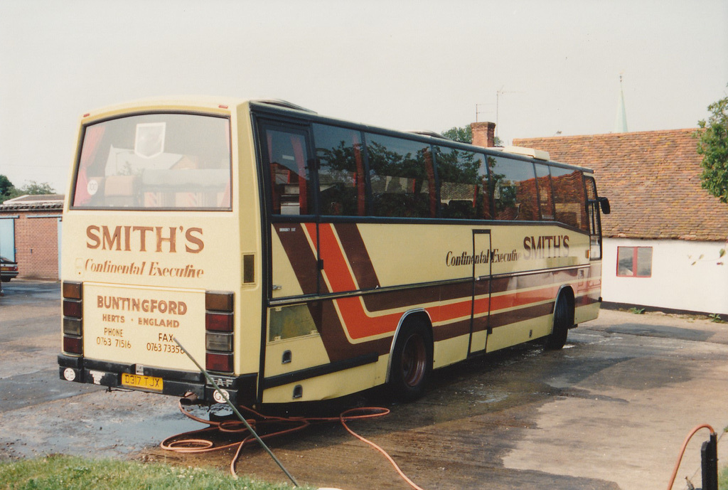 Smith’s Coaches D317 TJX at the Buntingford yard – 25 Jun 1992 (165-15)