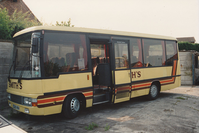 Smith’s Coaches E530 VKH at the Buntingford yard – 25 Jun 1992 (165-14)