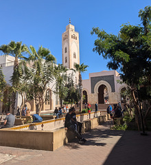 Aire de repos près d'une mosquée