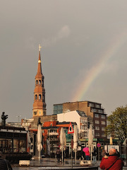 Hauptkirche St. Katharinen und der Regenbogen