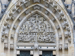 Tympan de la cathédrale Saint-Guy.