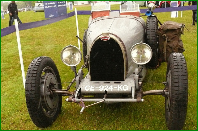 Bugatti au Jockey Club