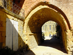 Cadouin (24) La porte St Louis et l'abbaye