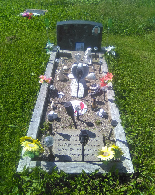 Newfie cemetery / Cimetière terre-neuvien