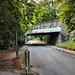 Walkmühlenstraße mit Rumbachbrücke der B1 (Mülheim-Holthausen) / 6.07.2023