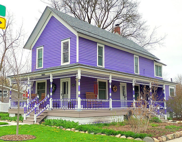 This house blooms year-round!